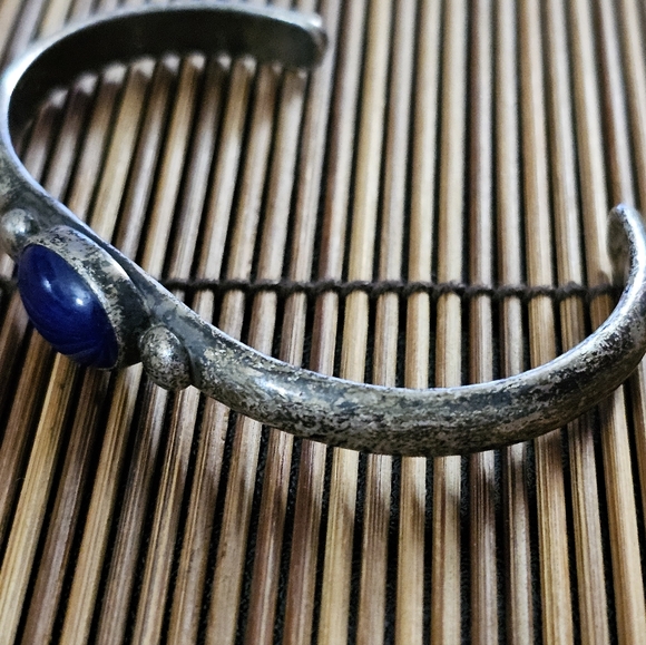 Sterling Silver Navajo Lapis Cuff Bracelet (Vintage) - Picture 4 of 12
